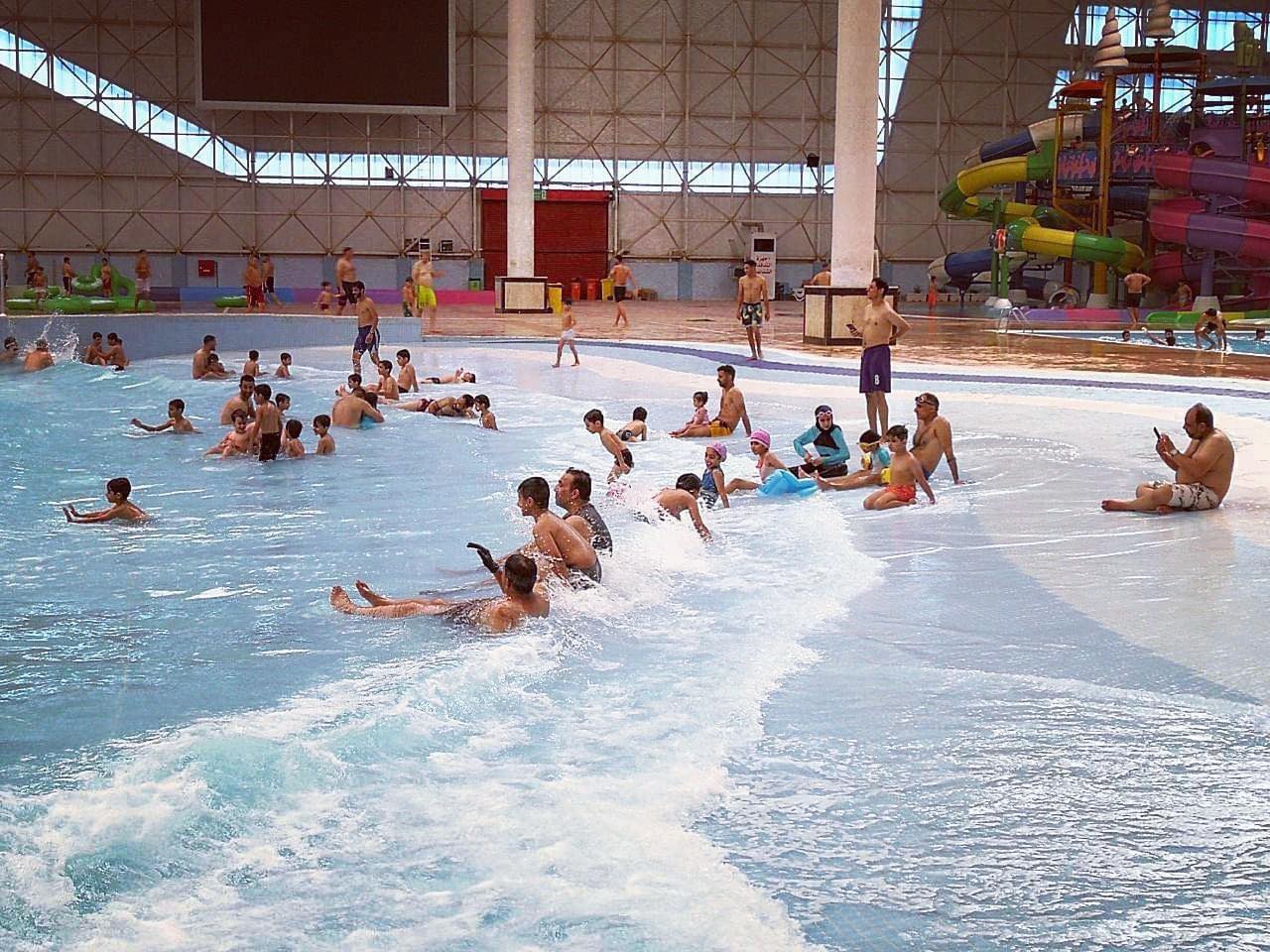 Indoor wave pool